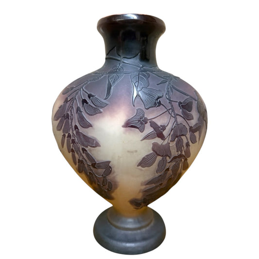 an Art Nouveau cameo glass vase - Antiquité Gallery