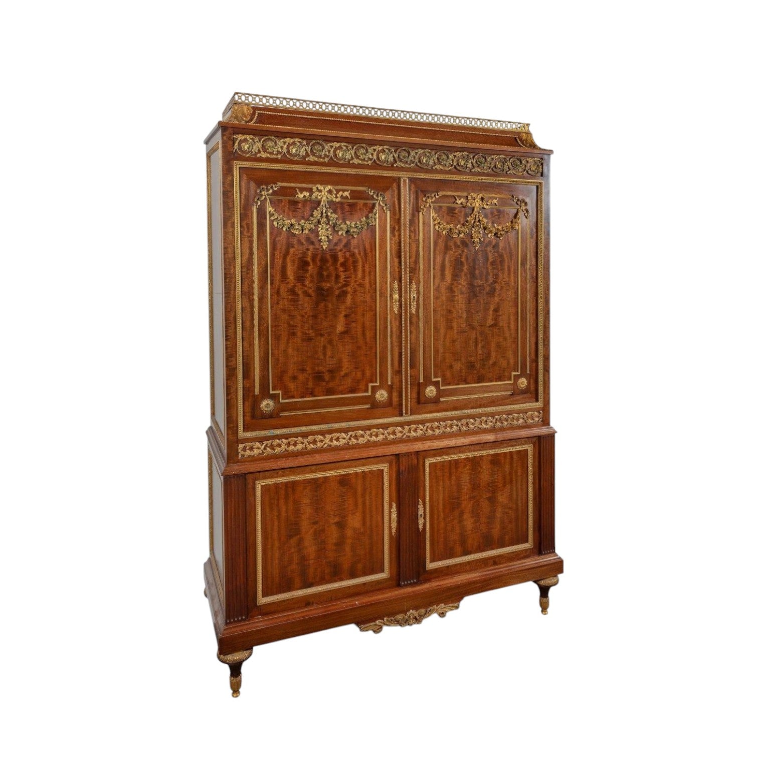 PAUL SORMANI (Italy, 1817 - France, 1877). Cabinet, second half of the nineteenth century. Mahogany wood and gilded bronze. With plate "P. Sormani', 10 rue Charlot à Paris". - Antiquité Gallery