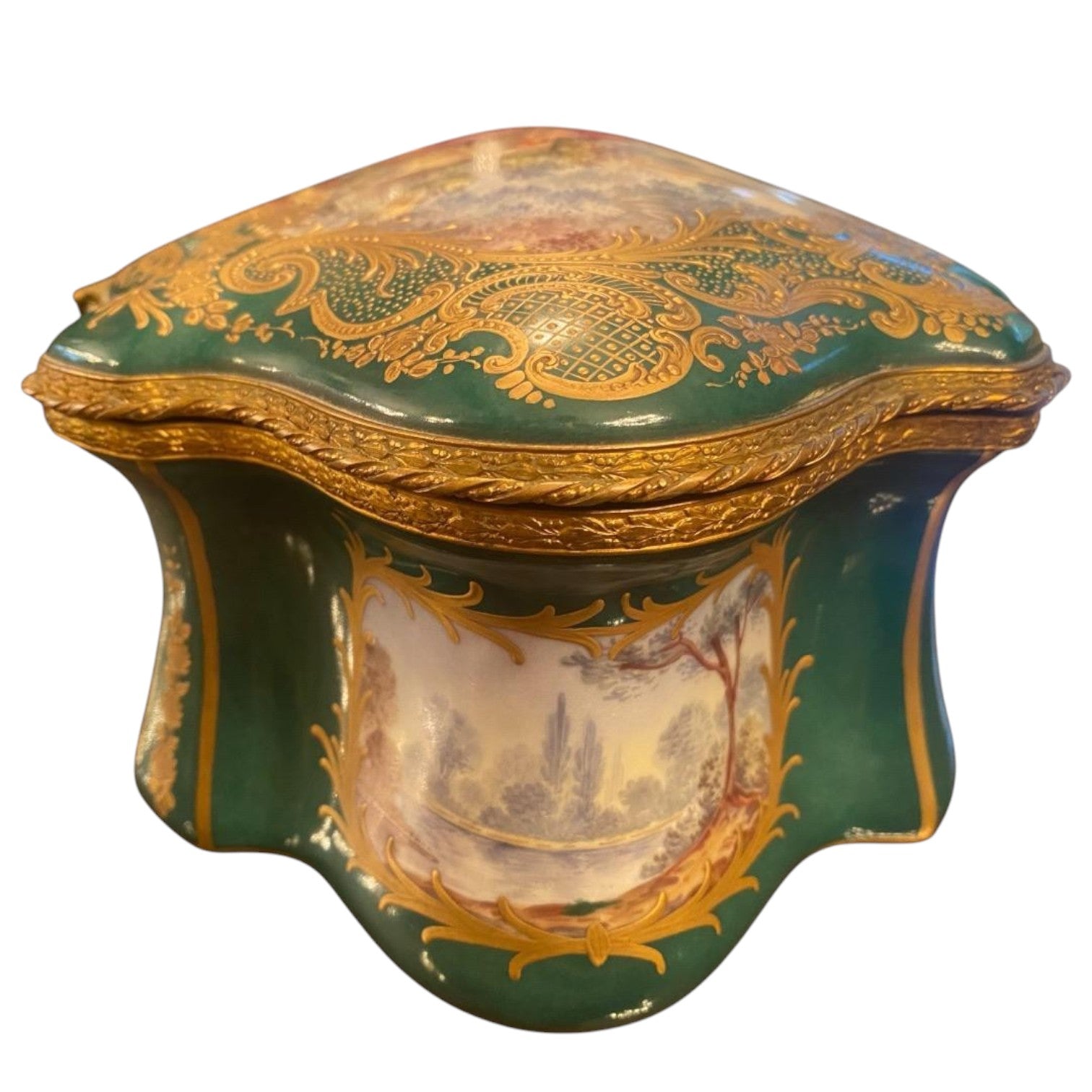 Very unique green sèvres box - Antiquité Gallery